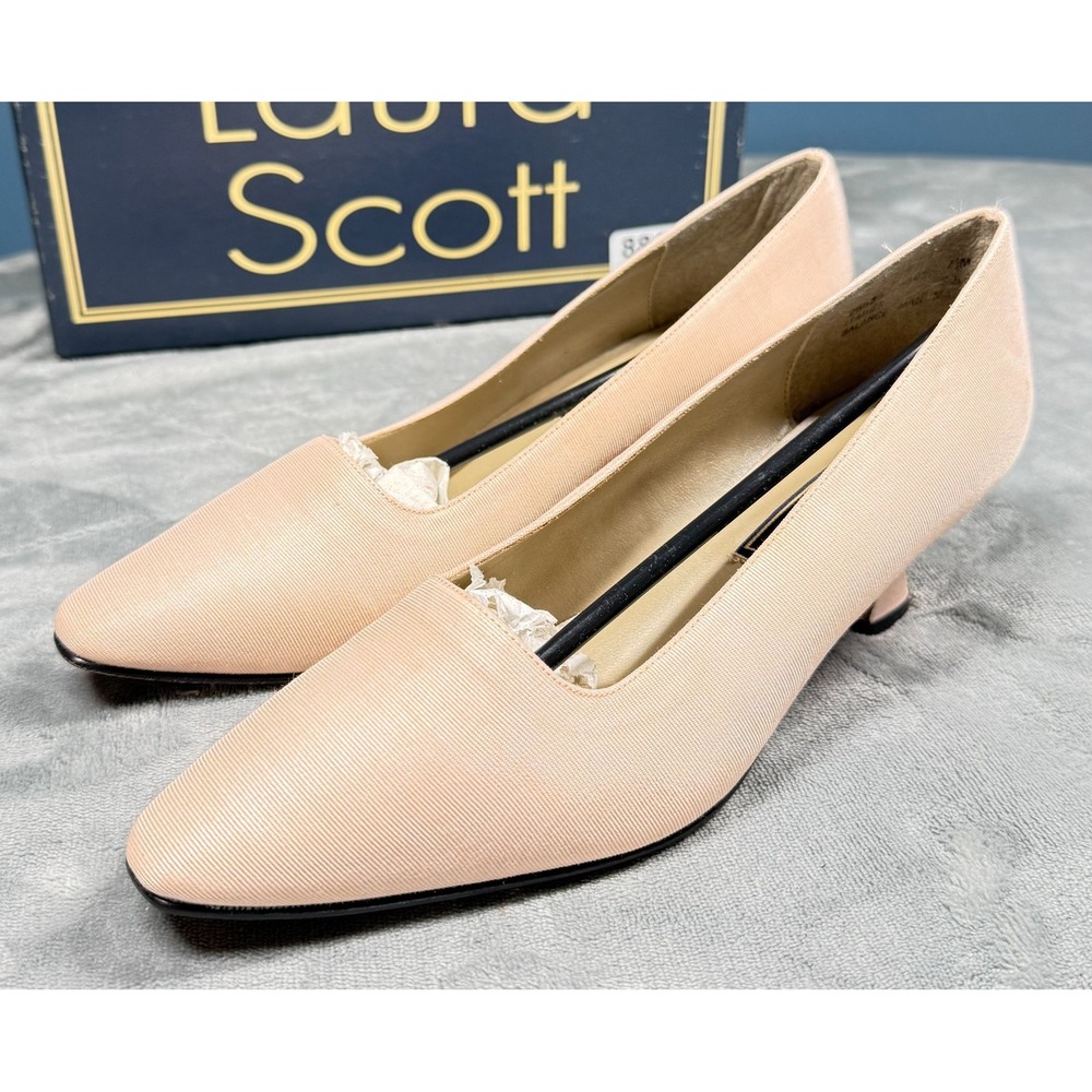 Laura Scott Louisa Pumps Womens 7.5 M Peach Fabric Kitten Heel Career Shoes